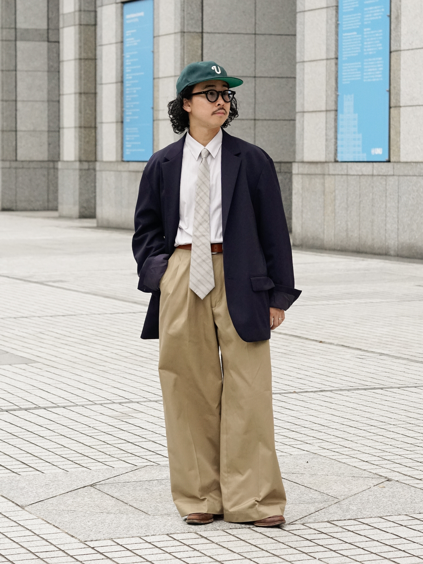 新型の王道チノパン