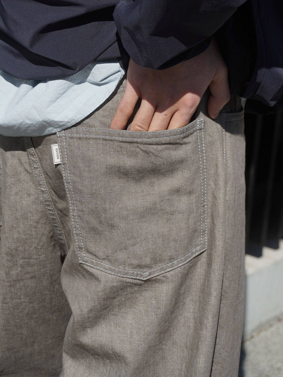 軽いね、このデニム