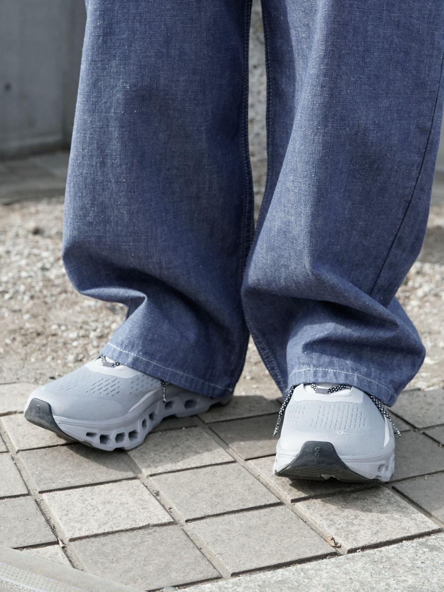 軽いね、このデニム