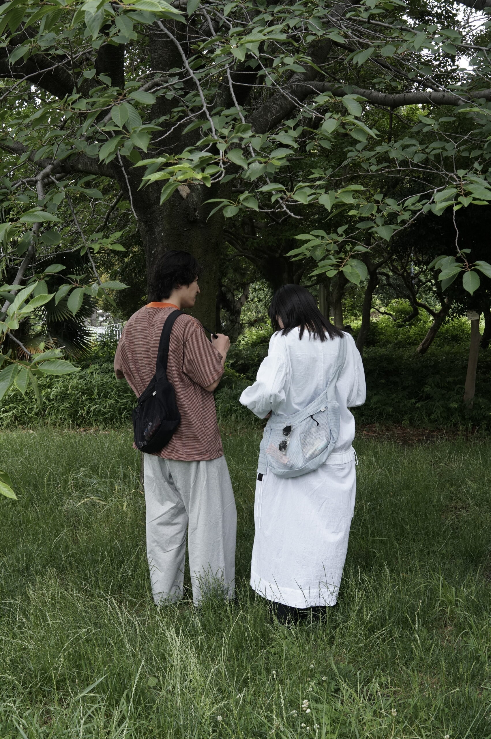 ”夏の装いに、メッシュバッグを。”