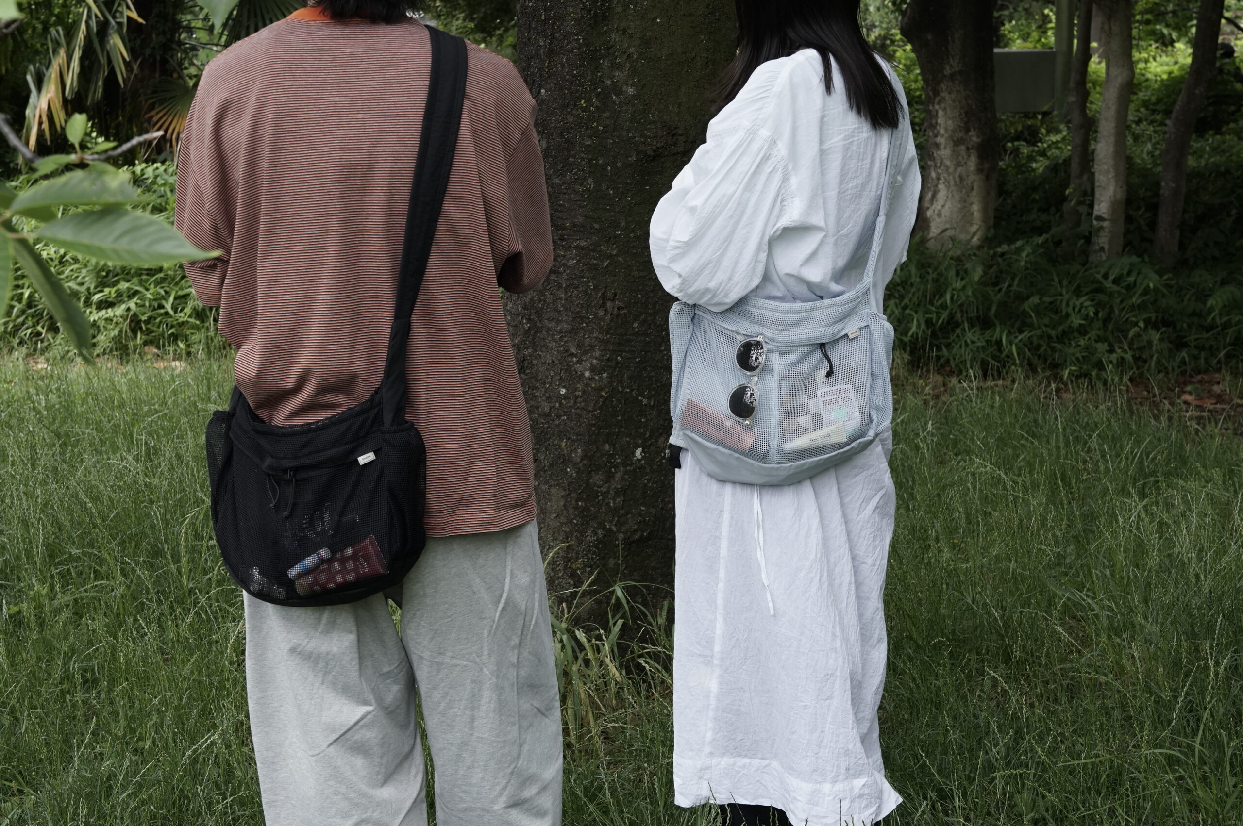 夏の装いに、メッシュバッグを。