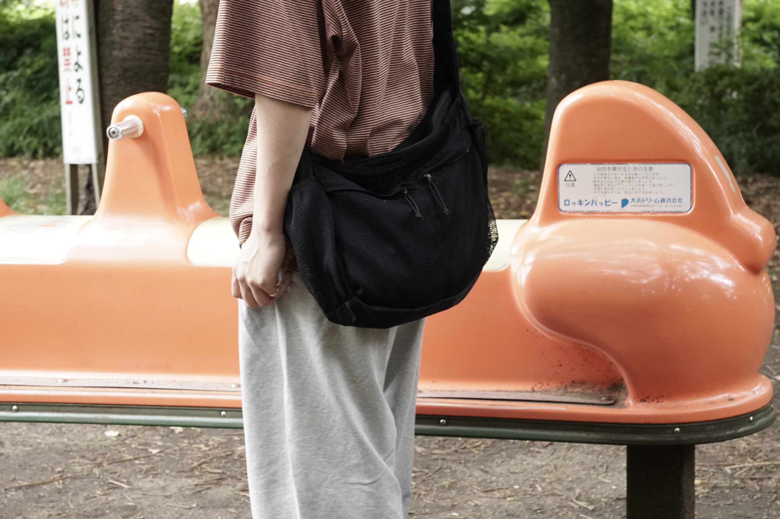 夏の装いに、メッシュバッグを。
