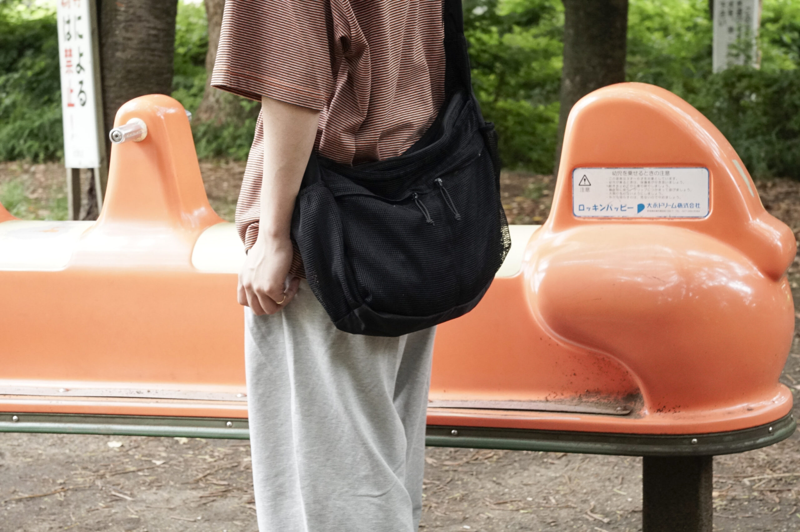 夏の装いに、メッシュバッグを。