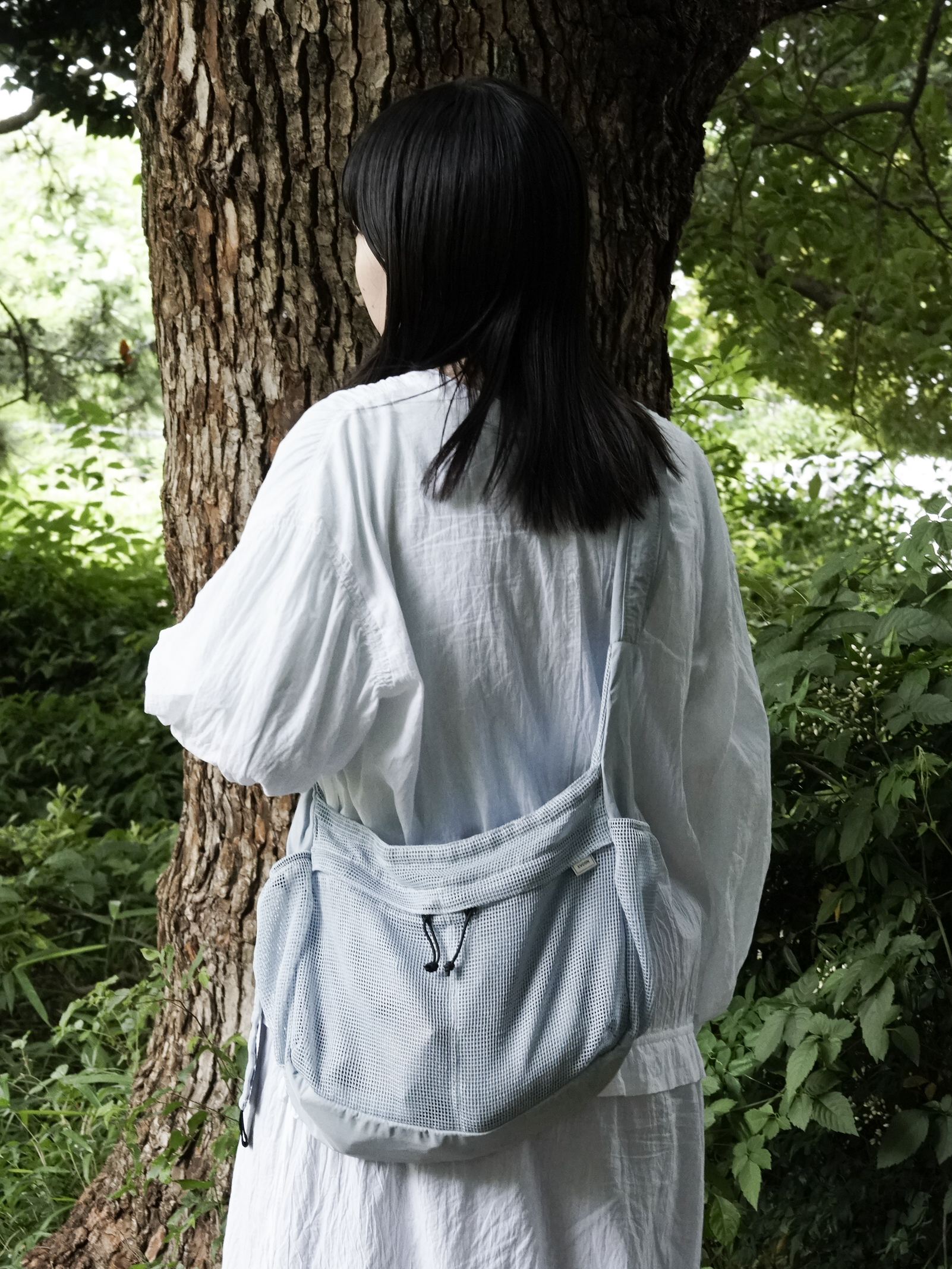 夏の装いに、メッシュバッグを。